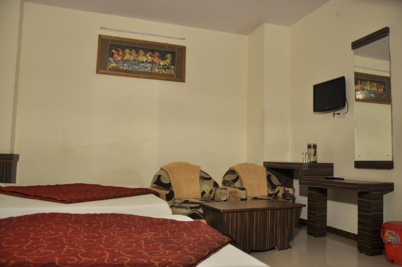 Hotel Metro Jaipur Oda fotoğraf